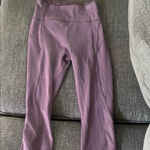 Lululemon maroon 3/4 length leggings